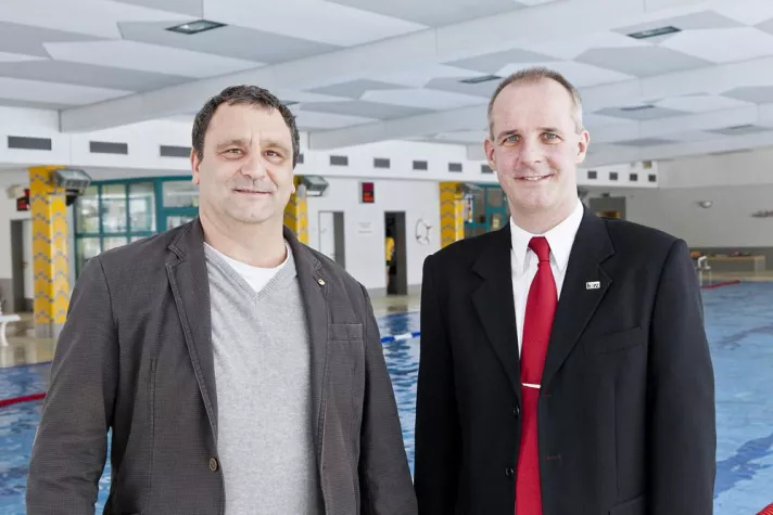 Bild: Studierende der Hochschule Harz legen Informatikprüfung im Schwimmbad Wernigerode ab