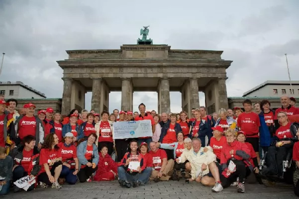 Bild: One by One - Amway Vertriebspartner erlaufen 5.500 Euro für UNICEF beim Berliner Firmenlauf