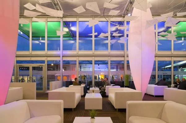 Bild: Im Dialog mit dem Kunden - Eventspezialisten auf der INTERTENT2011