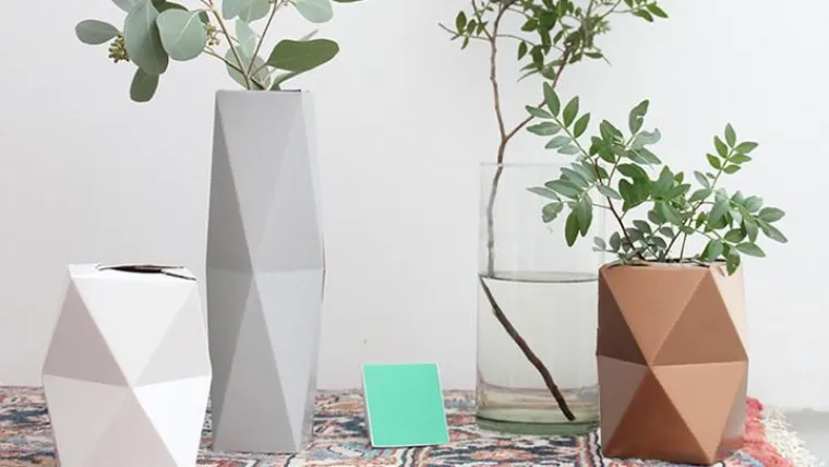 Bild: Blumevase zum falten - Snug Vasen bei Red Dot