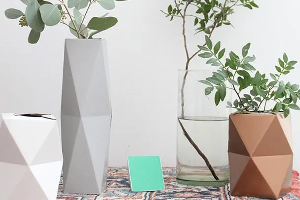 Bild: Blumevase zum falten - Snug Vasen bei Red Dot