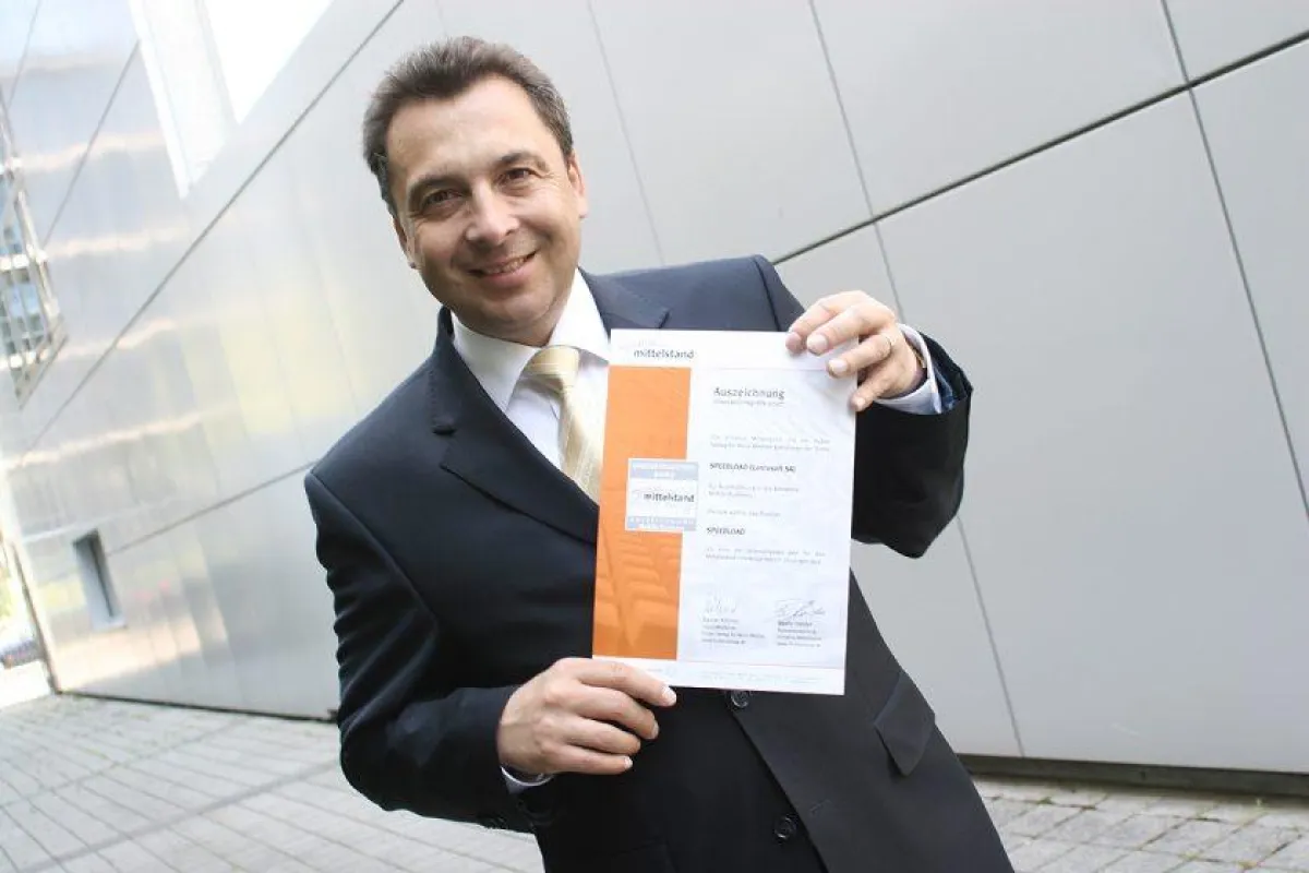 Reinhold Sigler nimmt Auszeichnung für SPEEDLOAD entgegen