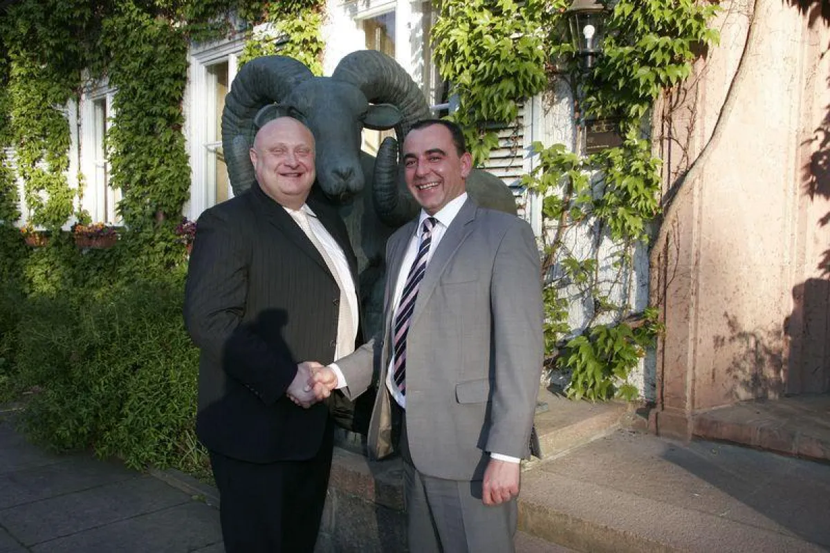 Hoteldirektor Andreas Kartschoke (links) und sein Nachfolger Heiko Bader