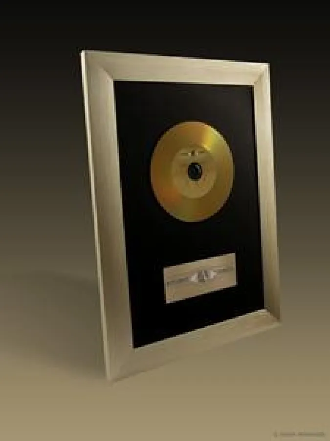 Goldene CD im Schallplatten-Design von artvent-media