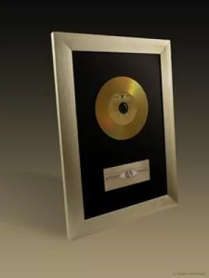 Bild: Herstellung einer Goldenen CD im Schallplatten-Design als Werbegeschenk