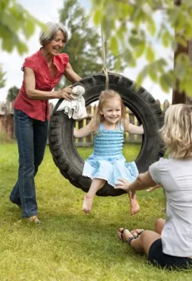 Bild: Oma, Opa, Eltern und Kinder – bei einem Familotel Urlaub sind alle dabei