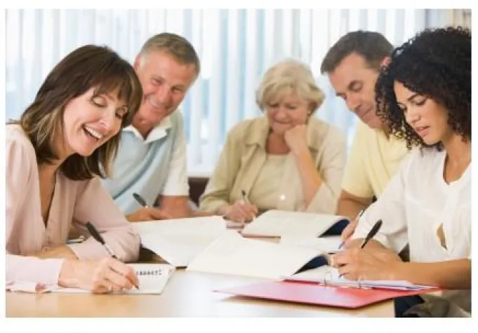 Bild: Aufstiegschancen, finanzielle Verbesserung und am Ball bleiben. Weiterbildungsangebote bei Campus Berlin