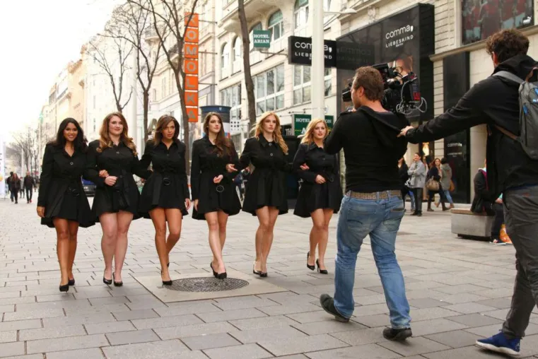 Bild: Dessous und Bademode für normale Frauen mit Rundungen, keine Hungerhaken