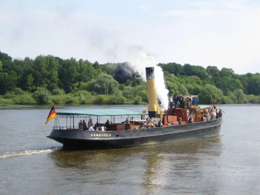 Bild: Die schöne Pfingsttour - Historischer Dampfeisbrecher ELBE unterwegs nach Lauenburg
