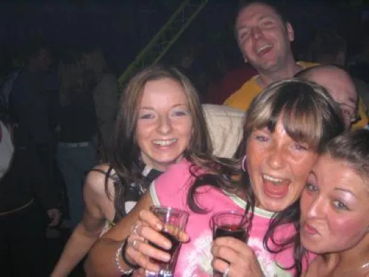 Bild: Auf privaten Partys neue Freunde und den Partner fürs Leben finden