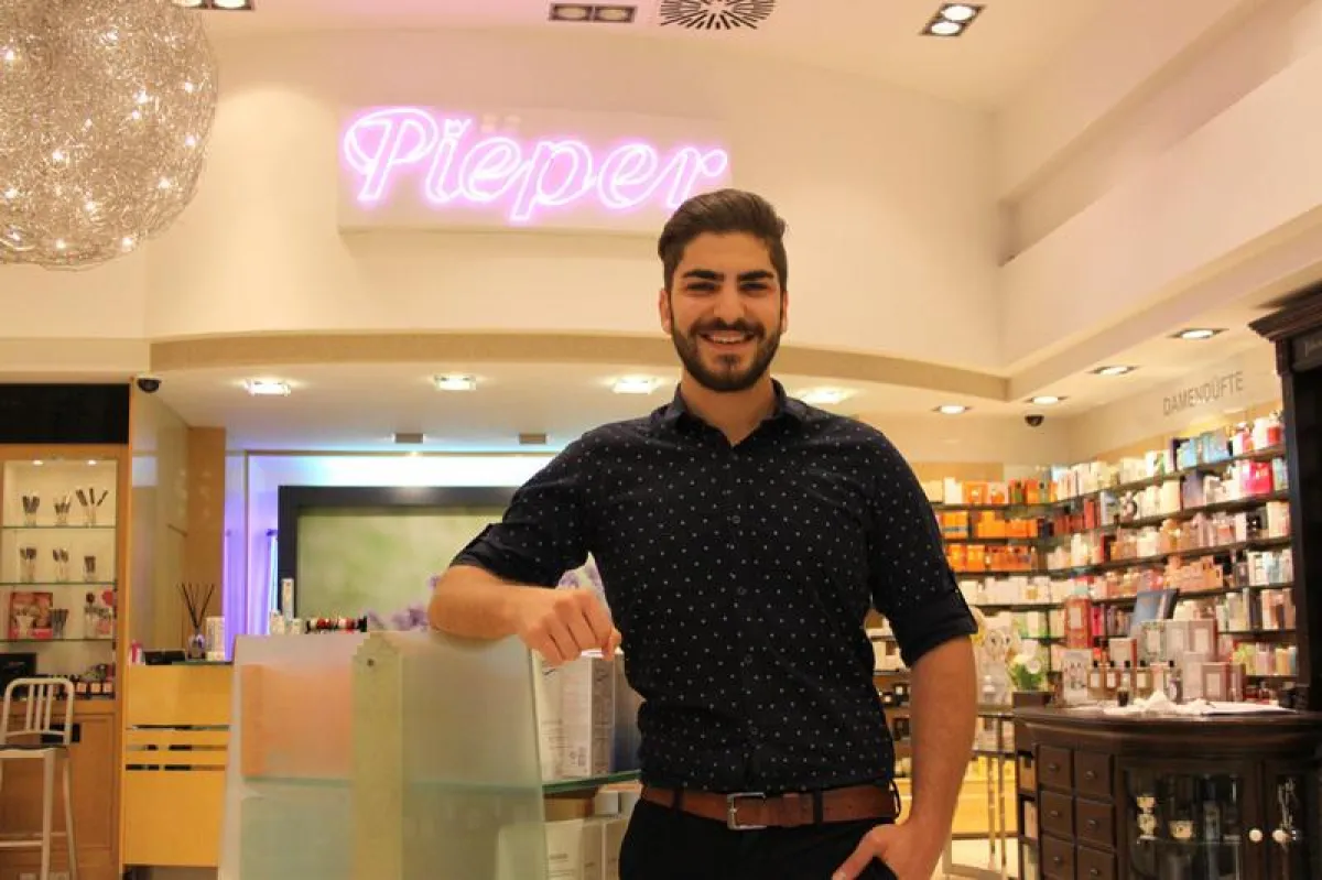 Ziya Dindar ist jetzt Filialleiter in Essen-Rüttenscheid. (Foto: Stefan Mülders)