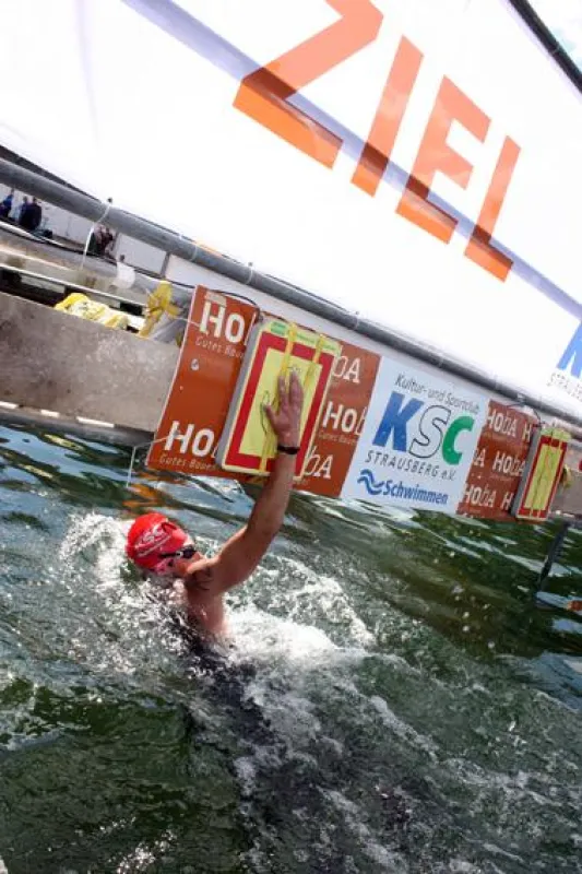 Strausseeschwimmen 2012 präsentiert von Hoba Baustoffhandel