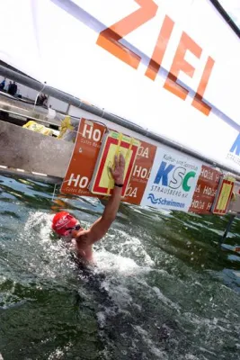 87.Strausseeschwimmen 2012 präsentiert von Hoba Baustoffe Bild: 87.Strausseeschwimmen 2012 präsentiert von Hoba Baustoffe