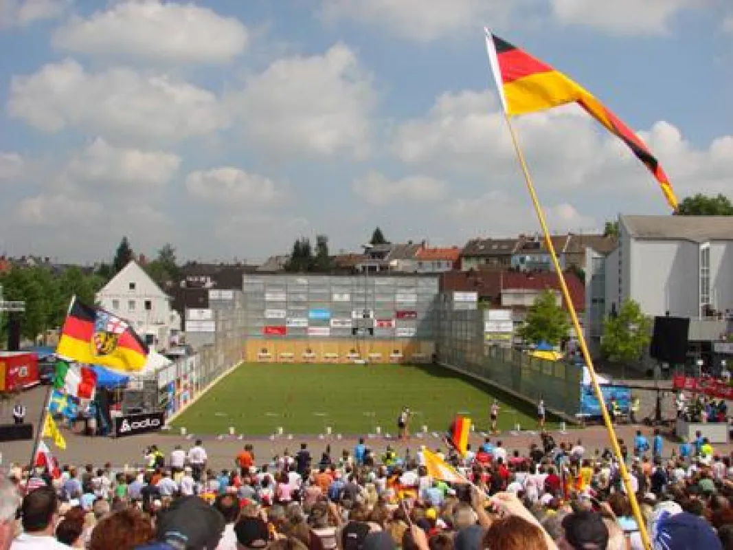 Die internationale Biathlon-Elite traf sich beim City-Biathlon im saarländischen Püttlingen