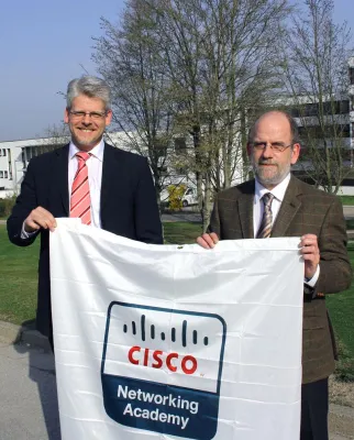 Dozent der Eckert Schulen erhält "Cisco Instructor Excellence Award" Bild: Dozent der Eckert Schulen erhält "Cisco Instructor Excellence Award"