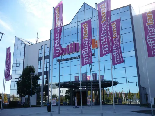 Bild: HAVERKAMP RÜSTET MÜLLERLAND MÖBELHÄUSER MIT SONNENSCHUTZFOLIE NACH