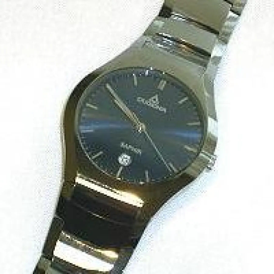 Nach mehreren Jahren hat Dugena wieder kratzfeste Uhren im Angebot. Es ist sehr gut möglich, daß diese an den Erfolg der 'Candino'-Kollektion anknüpfen können.