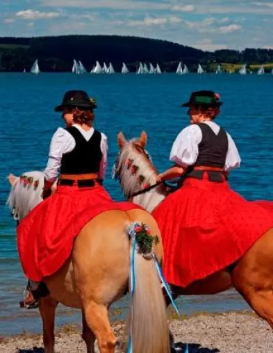 Bild: 40 Jahre Rosstag in Rottach-Egern: "D´Fuhrleut kemman z´amm" in der Ferienregion Tegernsee