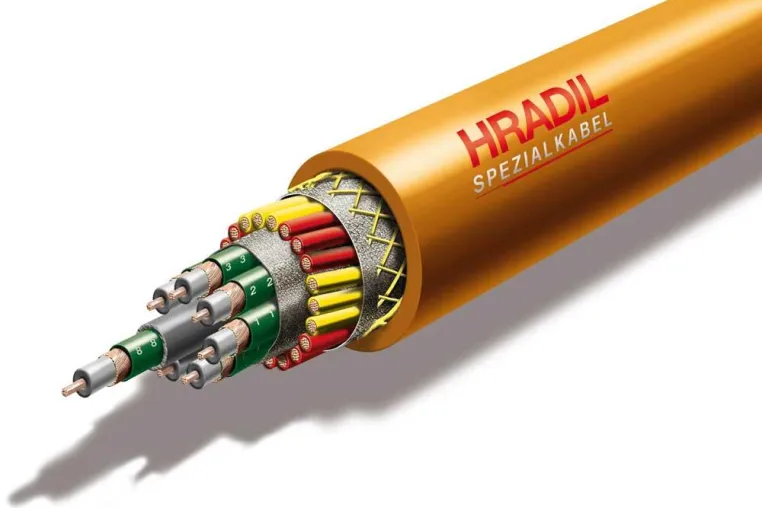 Bild: Ein Kabel. Acht Koaxe. Hradil Spezialkabel GmbH stellt neues HYFLEX Kabel mit acht integrierten Koaxen vor.
