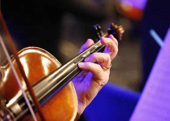 Musik mit Klebstoffen Bild: Musik mit Klebstoffen