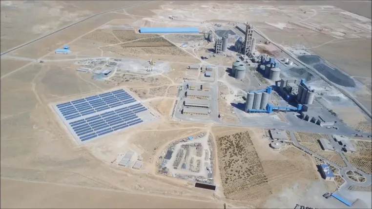 Fronius liefert Wechselrichter für PV-Anlage an Zementhersteller im Iran Bild: Fronius liefert Wechselrichter für PV-Anlage an Zementhersteller im Iran