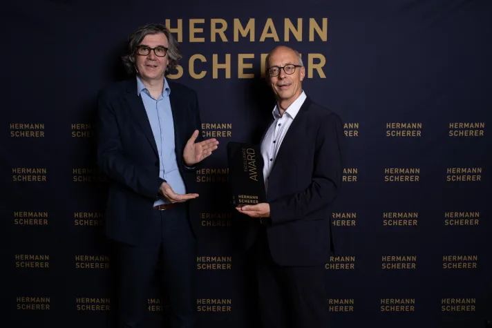 Bild: 240 Sekunden brillieren: Excellence Award für Peter Klein