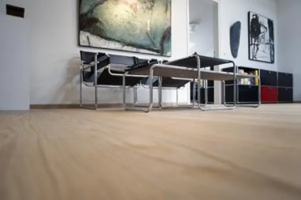 Die Technik macht’s - Fertigparkett lässt sich leicht renovieren Bild: Die Technik macht’s - Fertigparkett lässt sich leicht renovieren