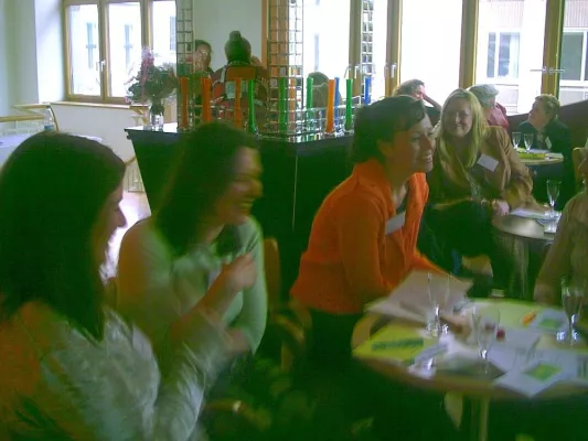 Sender JobTV24 zum 1.Geburtstages von Unternehmerinnenabend.de - Erstausstrahlung 14.06.2006 Bild: Sender JobTV24 zum 1.Geburtstages von Unternehmerinnenabend.de - Erstausstrahlung 14.06.2006