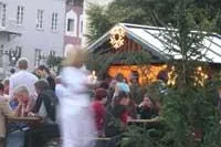 Großer Andrang bei Adventweinverkostung im Sommer Bild: Großer Andrang bei Adventweinverkostung im Sommer