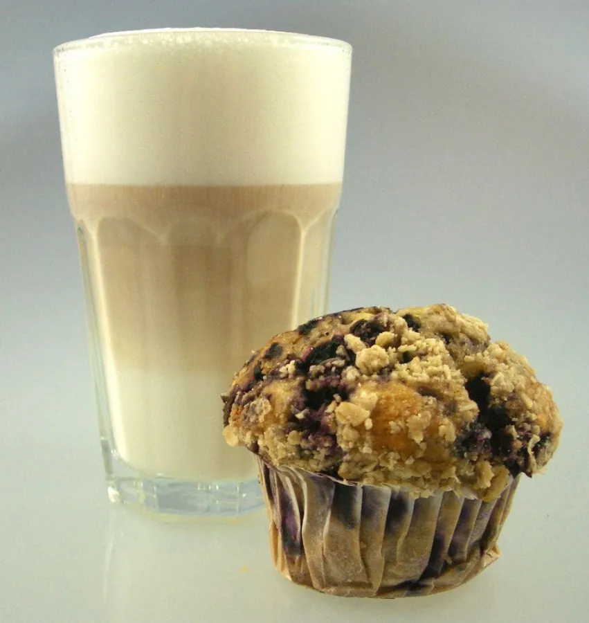abnehmen.net: Einige Kaffespezialitäten enthalten zusammen mit einem Muffin soviele Kalorien wie ein Hauptmahlzeit