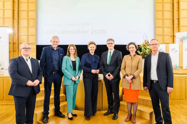 Bild: Universität zu Köln überreicht 10.000stes Masterzeugnis im Lehramt