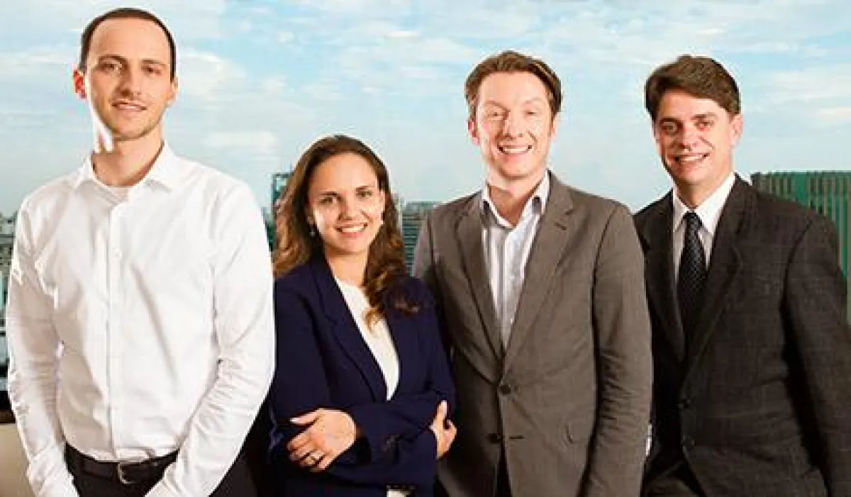 Das neue Pro Sky Team in Sao Paulo: Niko Stager, Carolina Dal Bello, Armin Truger, Claudio Branda