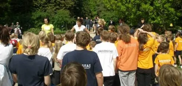 Bild: UNIVERSITAS Schüler laufen für eine Tierpatenschaft