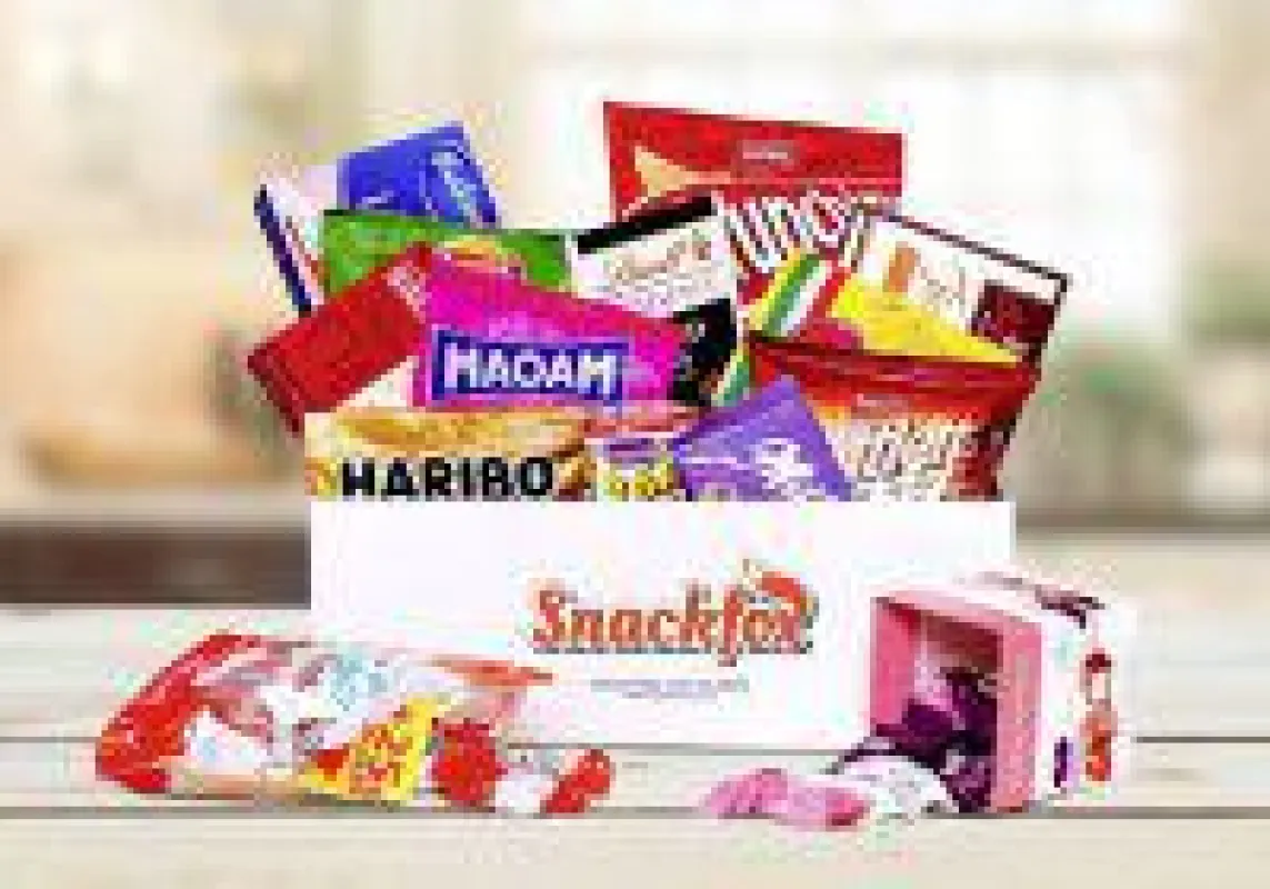 Voll mit beliebten Leckereien - die Snackfox-Box (© Snackfox)