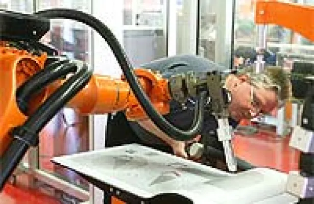 Bild: KUKA Roboter erweitert Realitätswahrnehmung in der Robotik