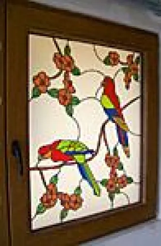 Exquisite Glasfenster mit Vogelmotiven Bild: Exquisite Glasfenster mit Vogelmotiven