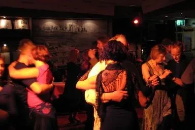Bild: Tango-Bar im Deutschen Auswandererhaus - Open Air am Neuen Hafen
