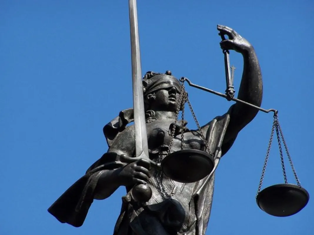 Unabhängig und objektiv: Justitia (Foto: hhsow, pixelio.de)