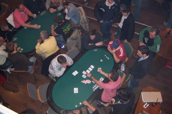 Bild: Zock meets Rock: Gelungener Auftakt der Pokerturnier-Serie im Lion`s Musiklokal