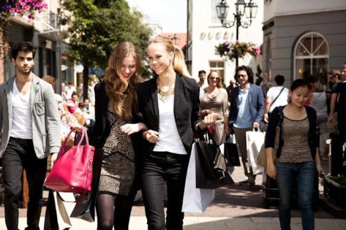 Bild: Lacoste eröffnet Store im McArthurGlen Designer Outlet Roermond