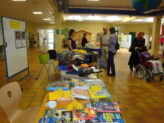 Bild: Auf ein Neues - Reha-Flohmarkt feierte Premiere in der Bonner Christophorus-Schule