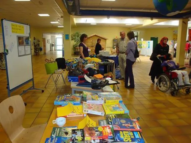 Auf ein Neues - Reha-Flohmarkt feierte Premiere in der Bonner Christophorus-Schule Bild: Auf ein Neues - Reha-Flohmarkt feierte Premiere in der Bonner Christophorus-Schule