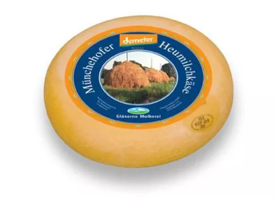 Bild: Heumilchkäse in Demeter-Qualität - Gläserne Meierei bringt Neuprodukt aus Hofmolkerei Münchehofe auf den Markt