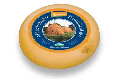 Heumilchkäse in Demeter-Qualität - Gläserne Meierei bringt Neuprodukt aus Hofmolkerei Münchehofe auf den Markt Bild: Heumilchkäse in Demeter-Qualität - Gläserne Meierei bringt Neuprodukt aus Hofmolkerei Münchehofe auf den Markt