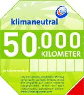 Bild: Klimabewusste Mobilität: ClimatePartner bietet erste Vignette für „Klimaneutral Autofahren“