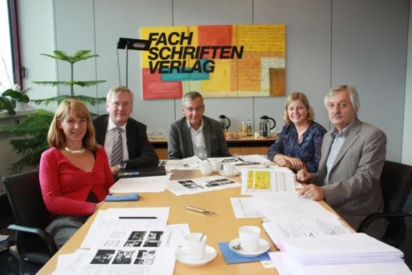 Bild: Fachschriften-Verlag Fellbach verleiht Großen Deutschen Fertighauspreis 2012