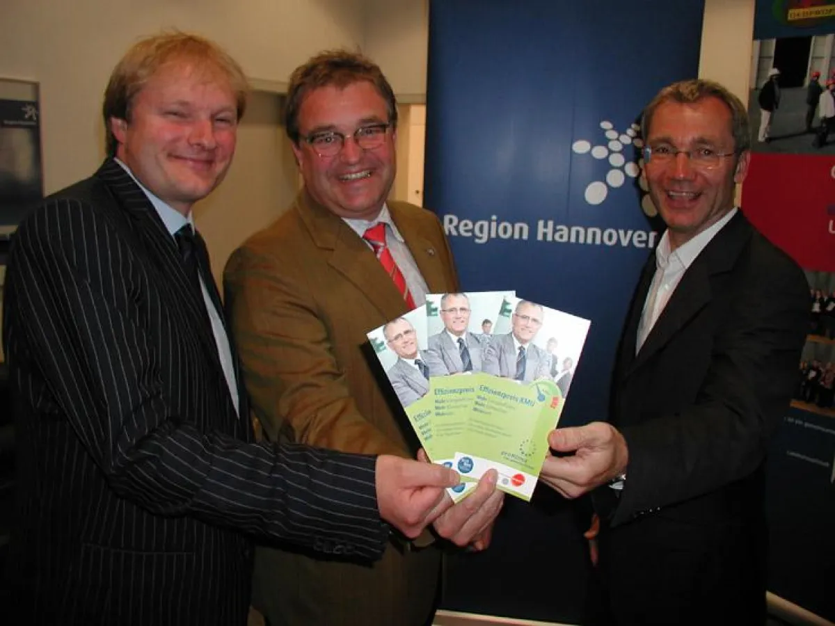 Loben den Preis aus: Matthias von Oesen,  Hauke Jagau und Ralf Meyer (v.l.)