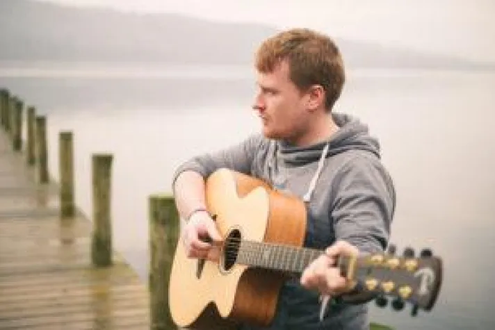 Bild: Zeitloser Akustik-Folk mit Brendan Lewes