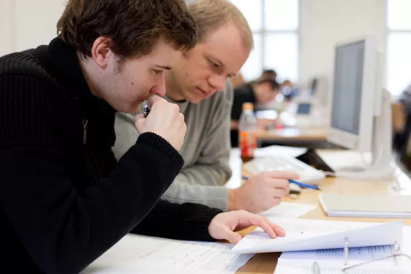 Bild: Im neuen Jahr weiterqualifizieren: Fernstudium Informatik