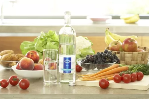 Bild: Staatl. Fachingen Medium befragte über 1.000 Frauen zu richtigen Trinken und Säure-Basen-Balance